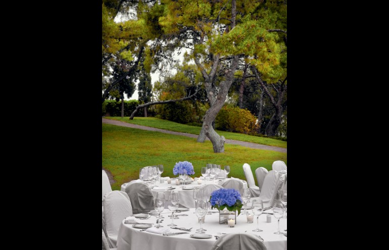 Astir Palace Resort: Για πιο exclusive events, επιλέξτε τον χώρο του γκαζόν δίπλα στην πισίνα του Arion 