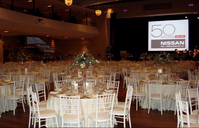 Η µεγαλοπρέπεια της αίθουσας Banquet προσθέτει κύρος και λάµψη σε εταιρικά και κοινωνικά events