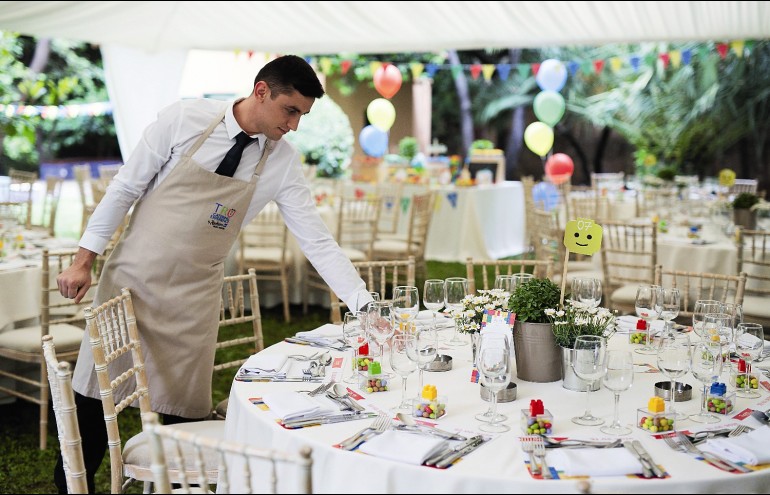 Παραμυθένια art de la table και ατμοσφαιρική διακόσμηση των buffets και του χώρου για την δική σας ξεχωριστή εκδήλωση