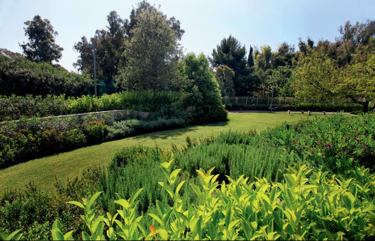 Ο κήπος του Μεγάρου, µια καταπράσινη όαση στο κέντρο της Αθήνας 