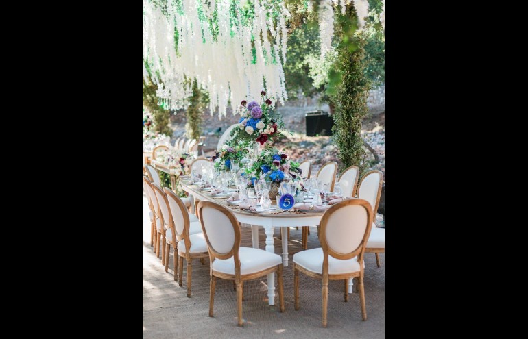 Wedding Reception: Provence οβάλ τραπέζι φαγητού, Louis καρέκλες φαγητού, όλα από μασίφ δρυ