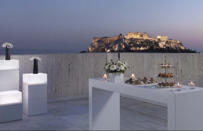 Το ατμοσφαιρικό Roof Top του 8ου ορόφου για exclusive Privée  εκδηλώσεις με φόντο την Ακρόπολη