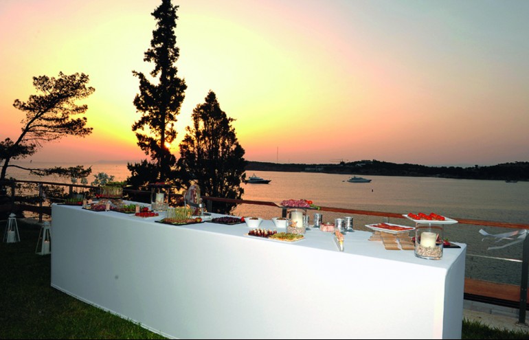 Astir Palace Resort: Η βεράντα του Grill Room µε την υπέροχη θέα 