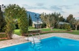 Ο χώρος της πισίνας µπορεί να αποτελέσει το «σαλόνι» υποδοχής των καλεσµένων σας 