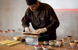 Το art de la table και το food styling µε την υπογραφή της Aria Γεύσεων αποτελούν µέρος της σκηνοθεσίας