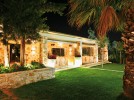 Ο κλειστός χώρος με τον ατμοσφαιρικό φωτισμό