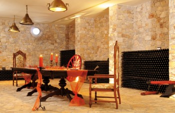Privé δείπνα & γευσιγνωσίες οίνου στο υπόγειο κελλάρι