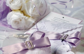 Ρομαντικές προσκλήσεις & μπομπονιέρες για ένα γάμο που θέλει να ξεχωρίσει