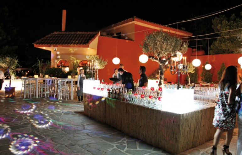 Eντυπωσιακό cocktail bar από την Alfa-Catering