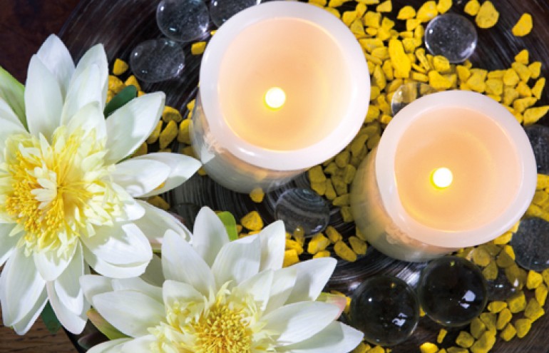 Tα έξυπνα κεριά της εταιρείας Smart Candles είναι φτιαγμένα από αληθινό κερί ή σιλικόνη, αλλά λειτουργούν με μπαταρία ή είναι
