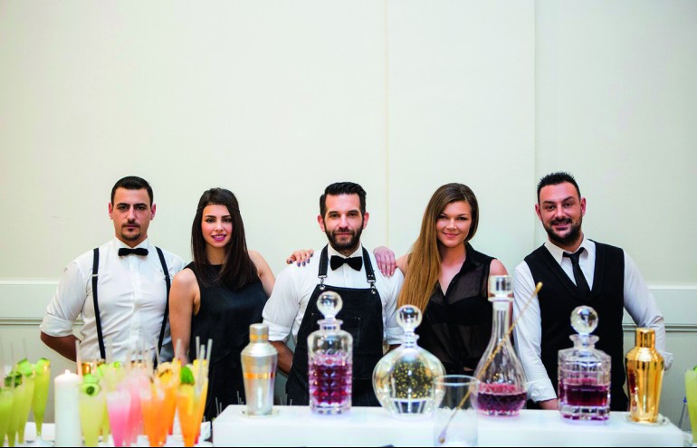 Στην ομάδα της Bartenders συμμετέχουν κορυφαία 
ονόματα της ελληνικής σκηνής του bartending 