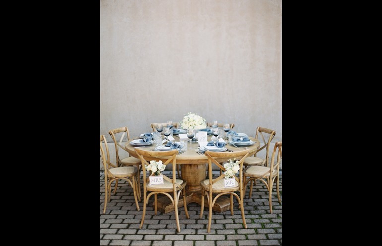 Chateau round dinner table