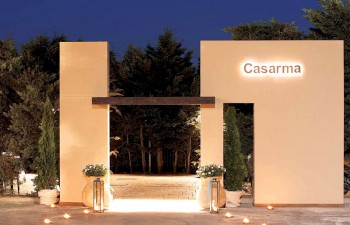 Η είσοδος προς την πισίνα του Κτήματος Casarma